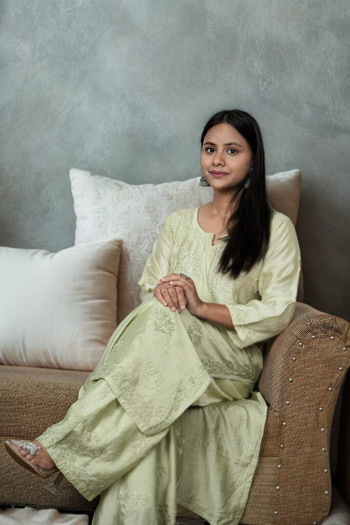 40b20336-7af6-4908-91cf-0469849712de Model wearing Chikankari Kurta